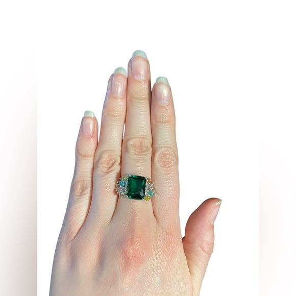 Green Emerald Cut & Multi-Coloured Stones - Picture 7 of 7